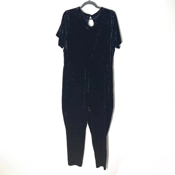 Torrid Full Length Crushed Velvet Short Sleeve Catsuit Size 4 - Picture 10 of 12